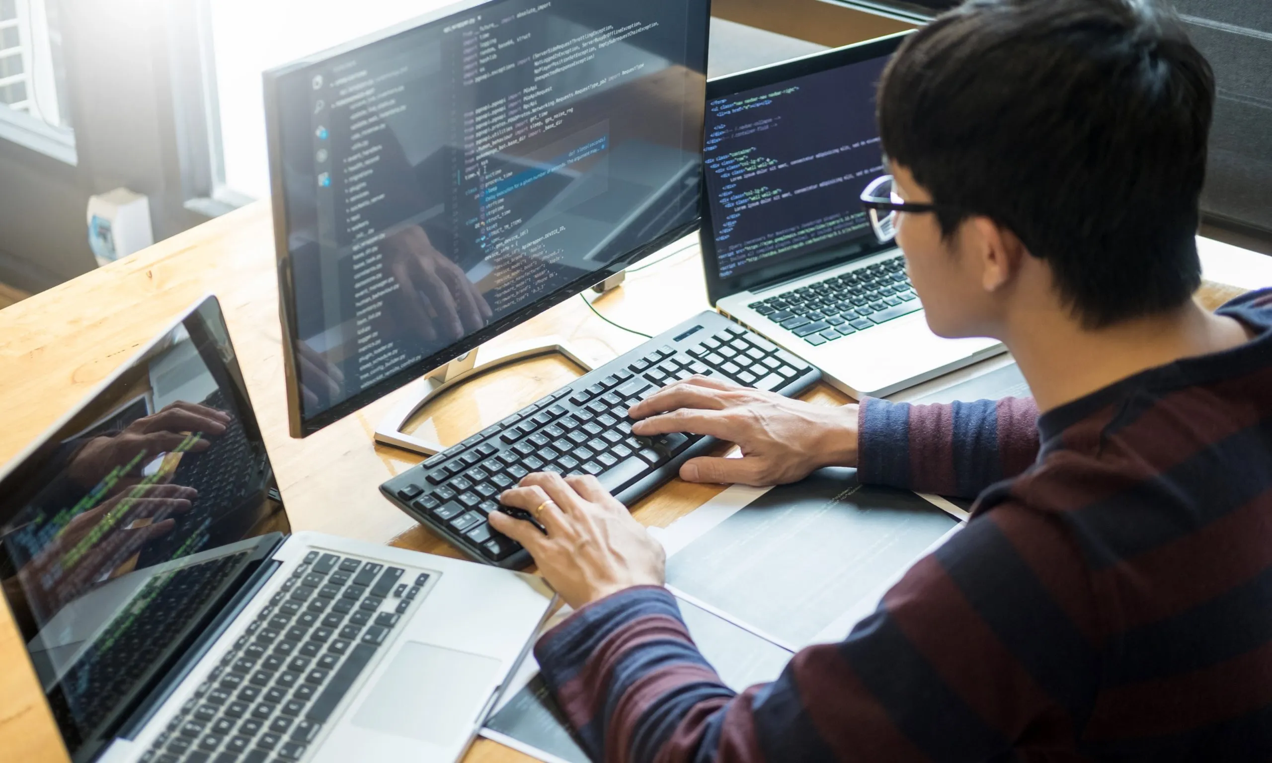手機應用程式App開發及設計，網頁設計及製作，SEO推廣，系統開發及設計